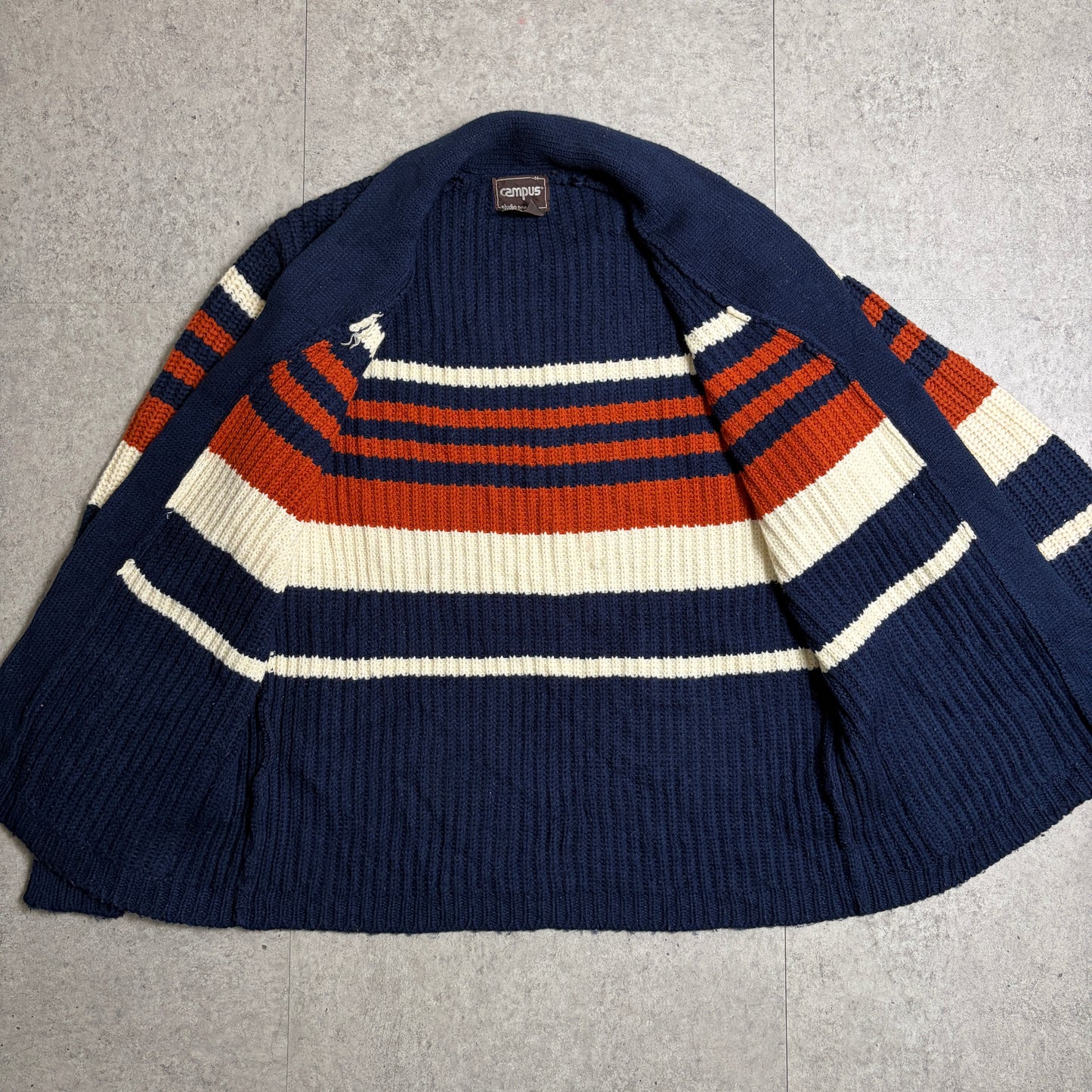 ニットカーデコーデュロイパンツコーデ古着