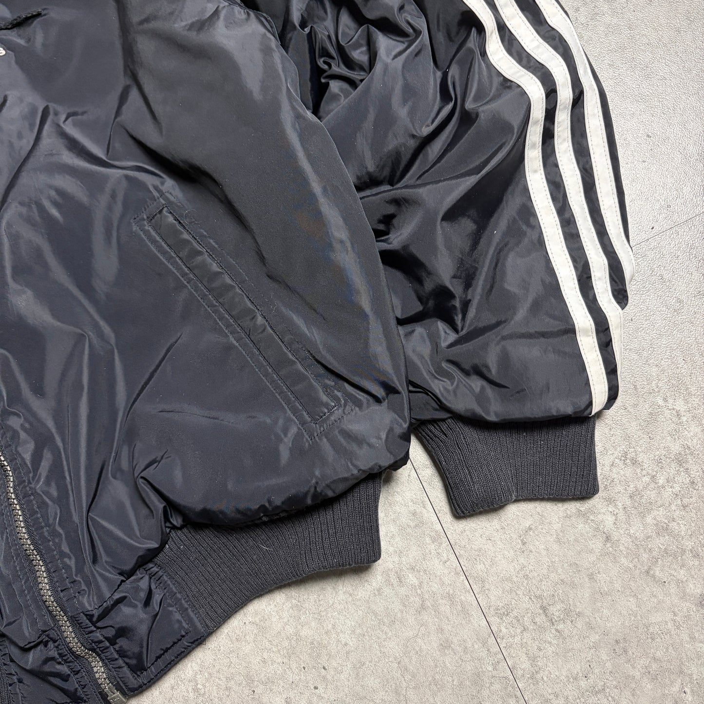 adidasリバーシブルパーカーコーデ古着