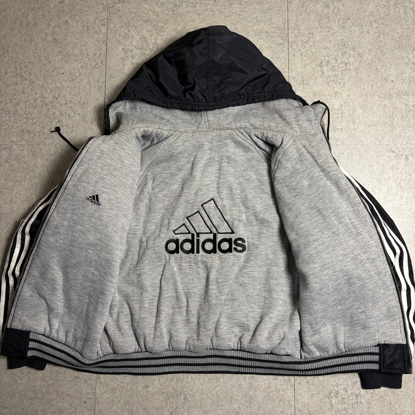 adidasリバーシブルパーカーコーデ古着