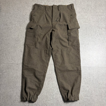 バーガンディニットミリタリーコーデ古着