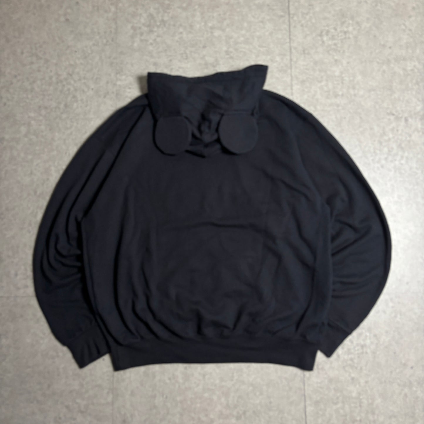 ミッキー耳付きフーディーコーデ古着