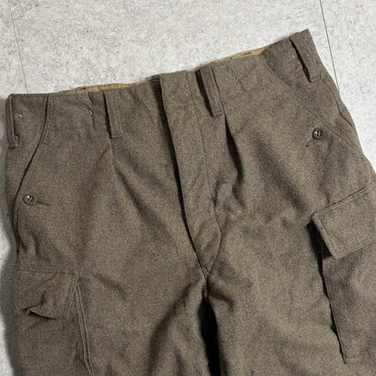 バーガンディニットミリタリーコーデ古着