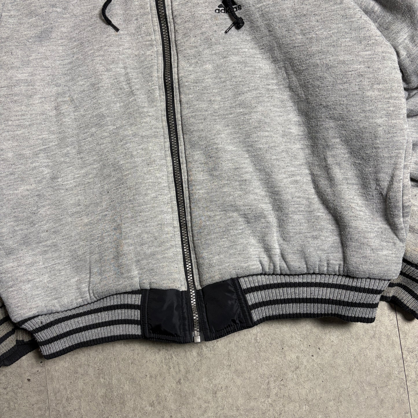 adidasリバーシブルパーカーコーデ古着