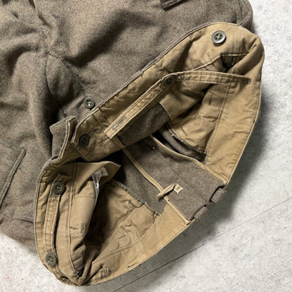 バーガンディニットミリタリーコーデ古着