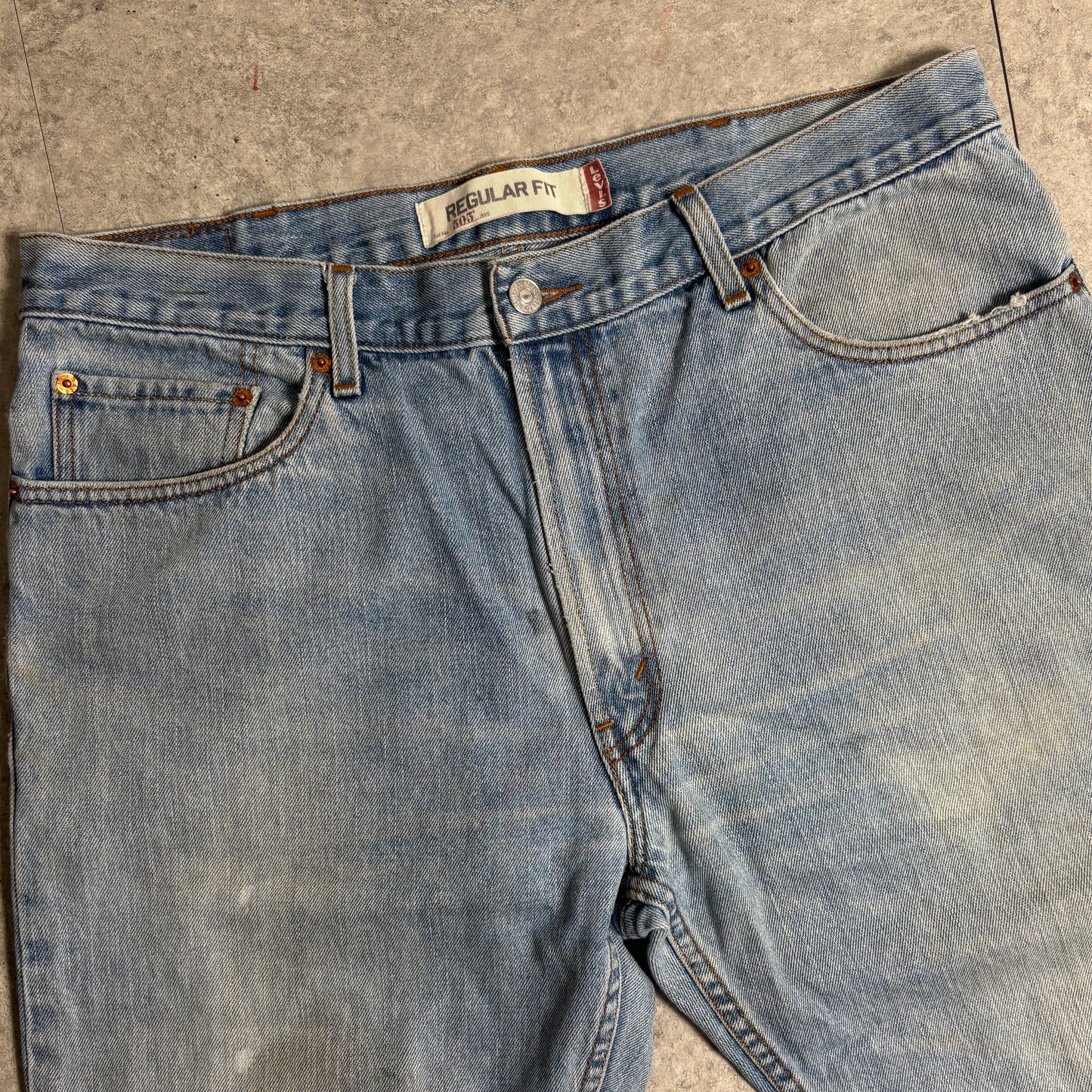 ミッキー耳付きフーディーコーデ古着