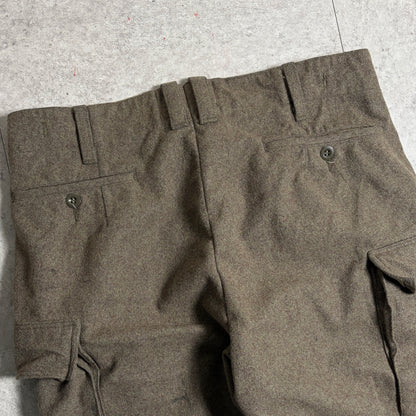 バーガンディニットミリタリーコーデ古着