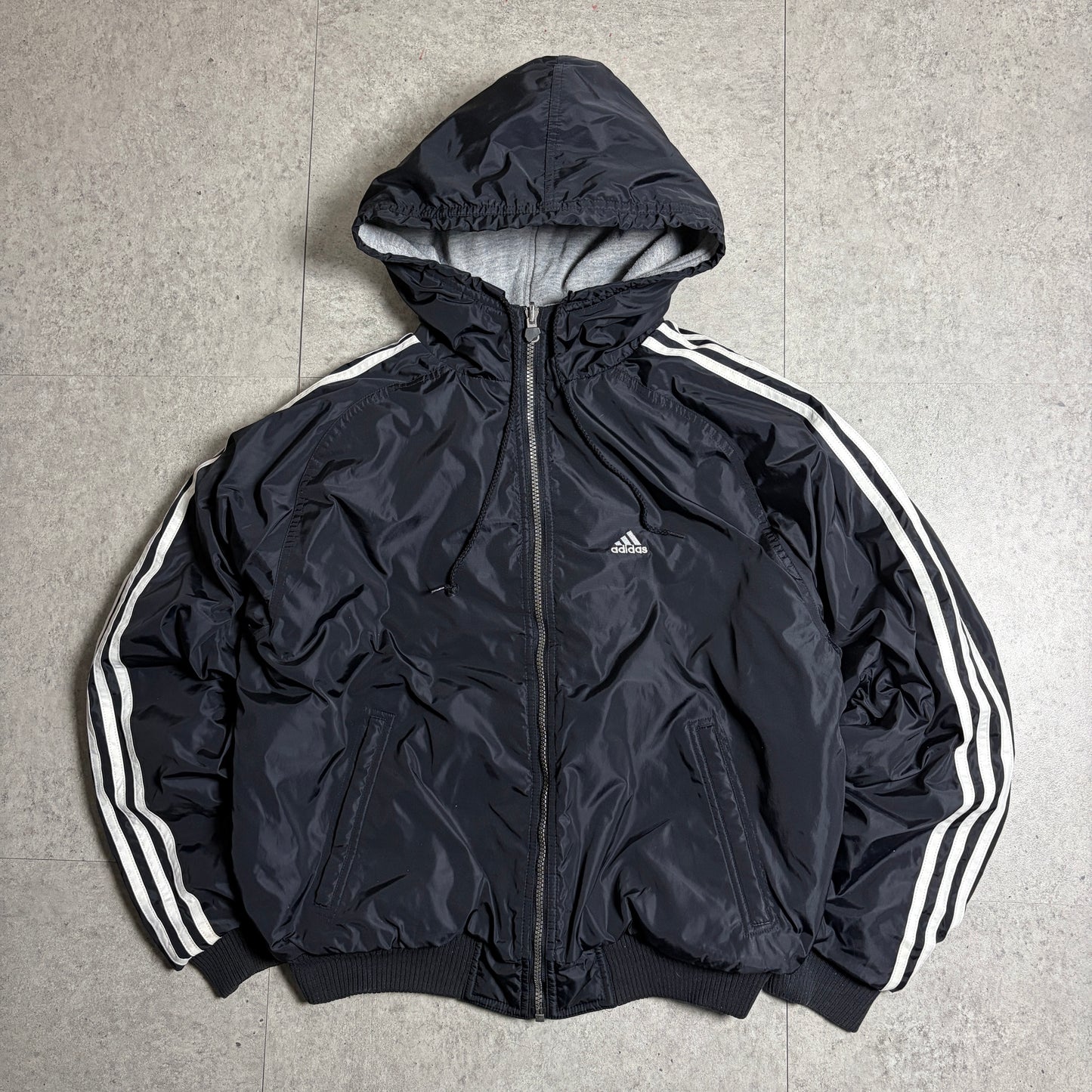 adidasリバーシブルパーカーコーデ古着