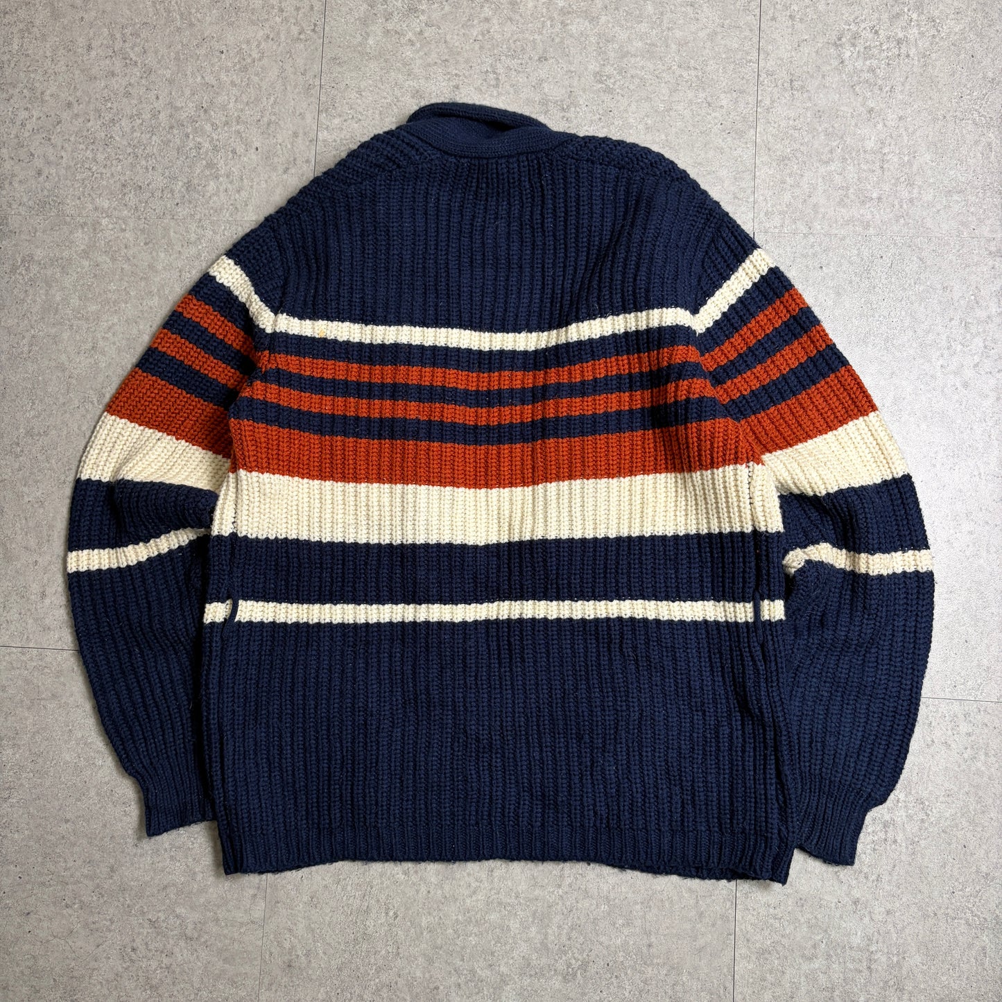 ニットカーデコーデュロイパンツコーデ古着