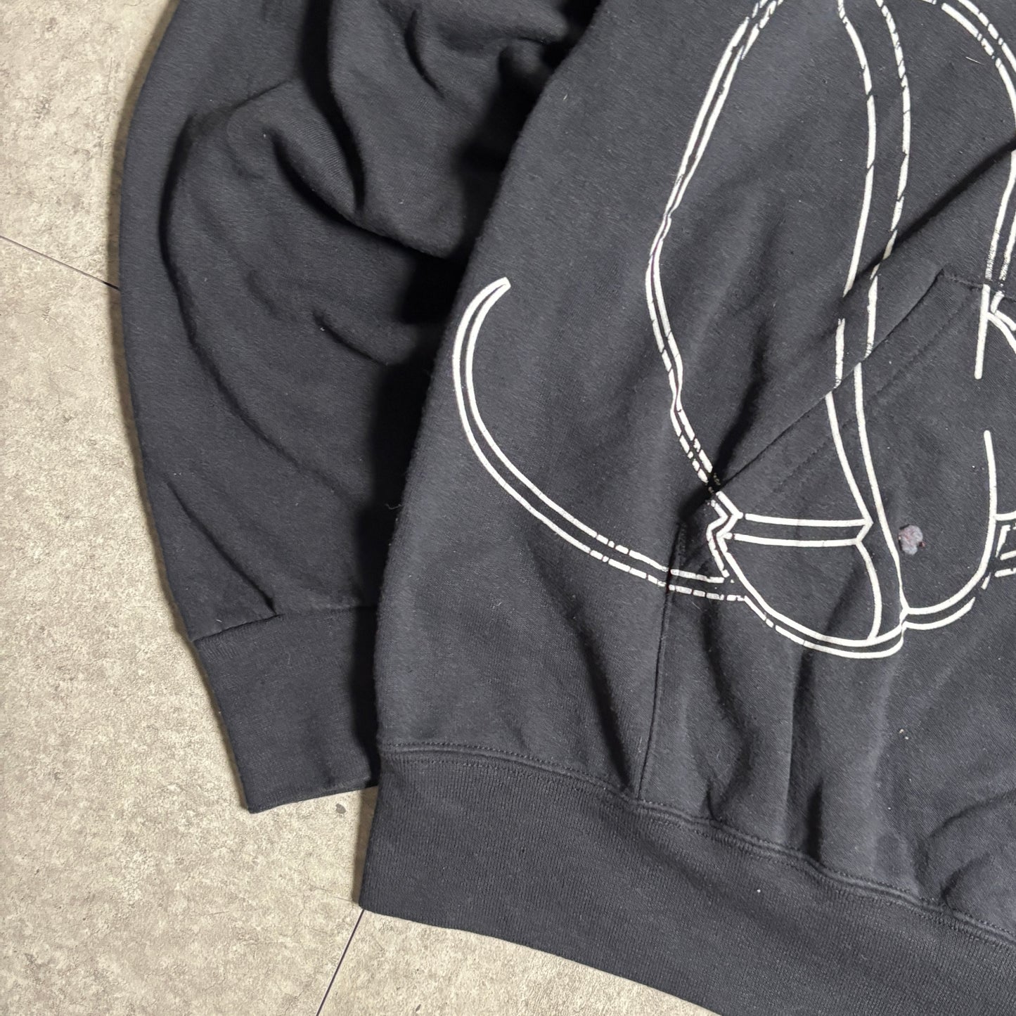 ミッキー耳付きフーディーコーデ古着