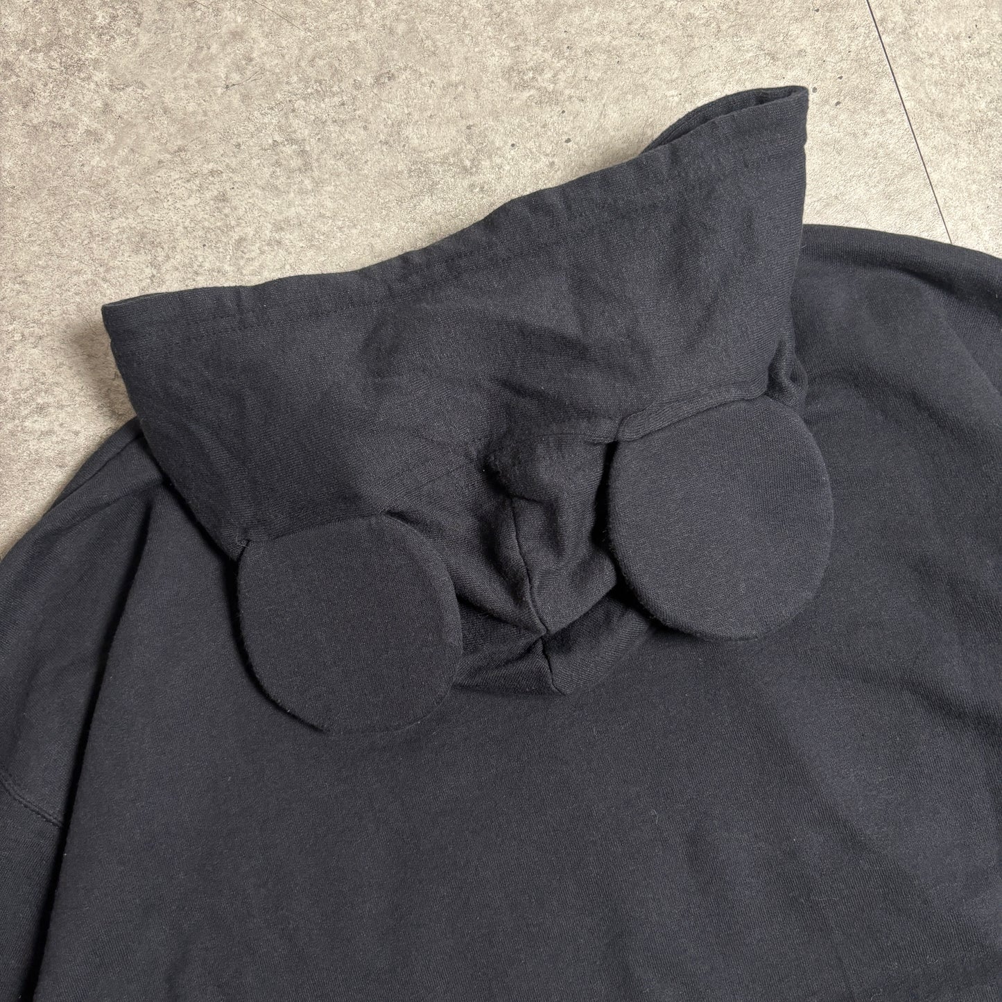 ミッキー耳付きフーディーコーデ古着