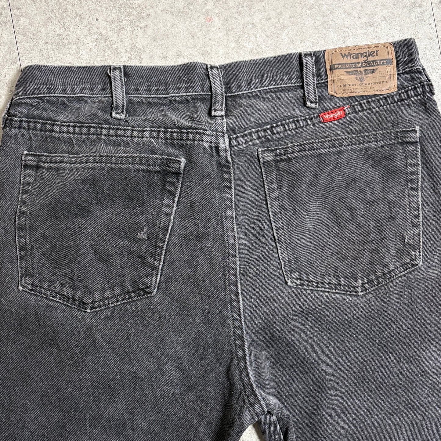 ジャガードニットブラックデニムコーデ古着