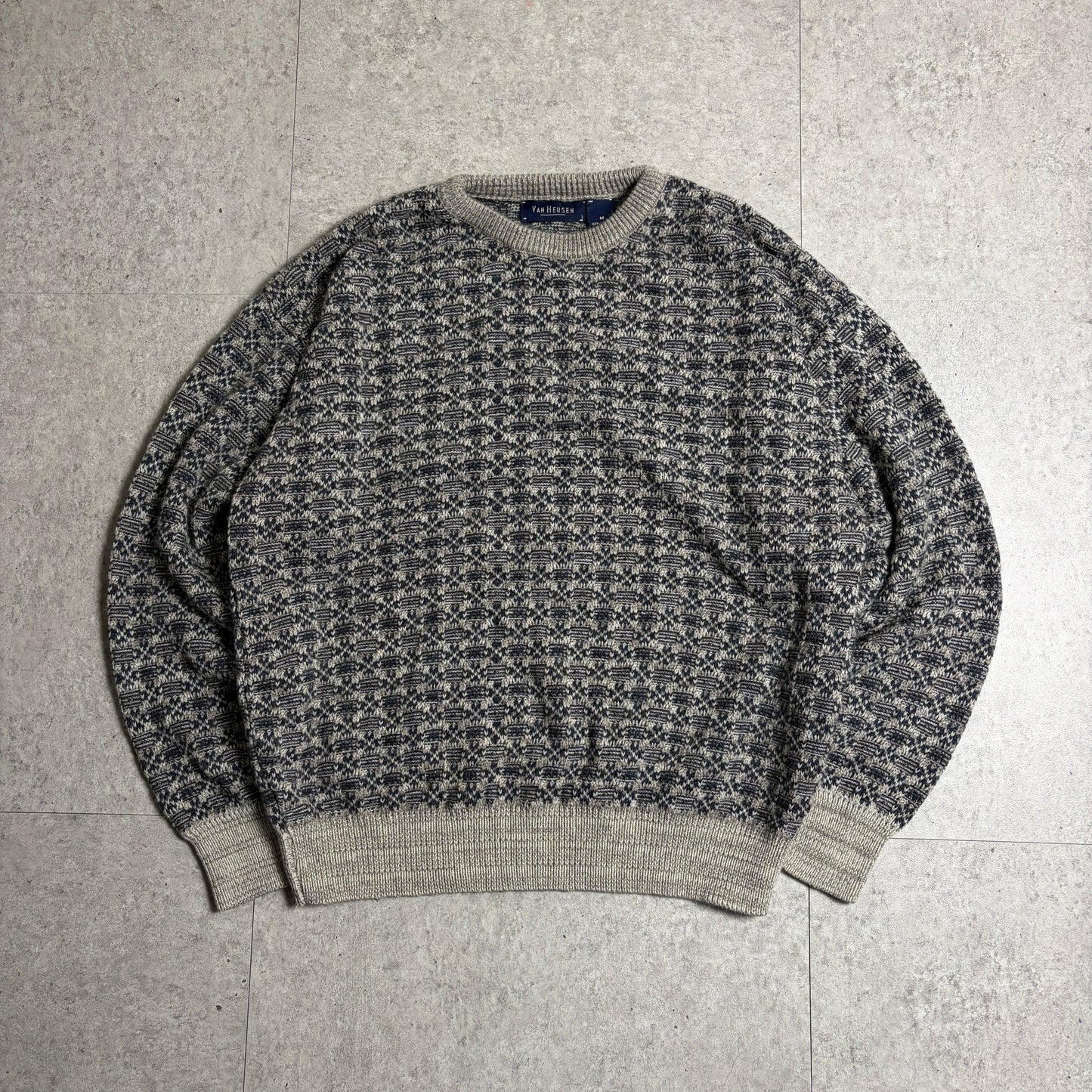 総柄厚手ニットブラックデニムコーデ古着